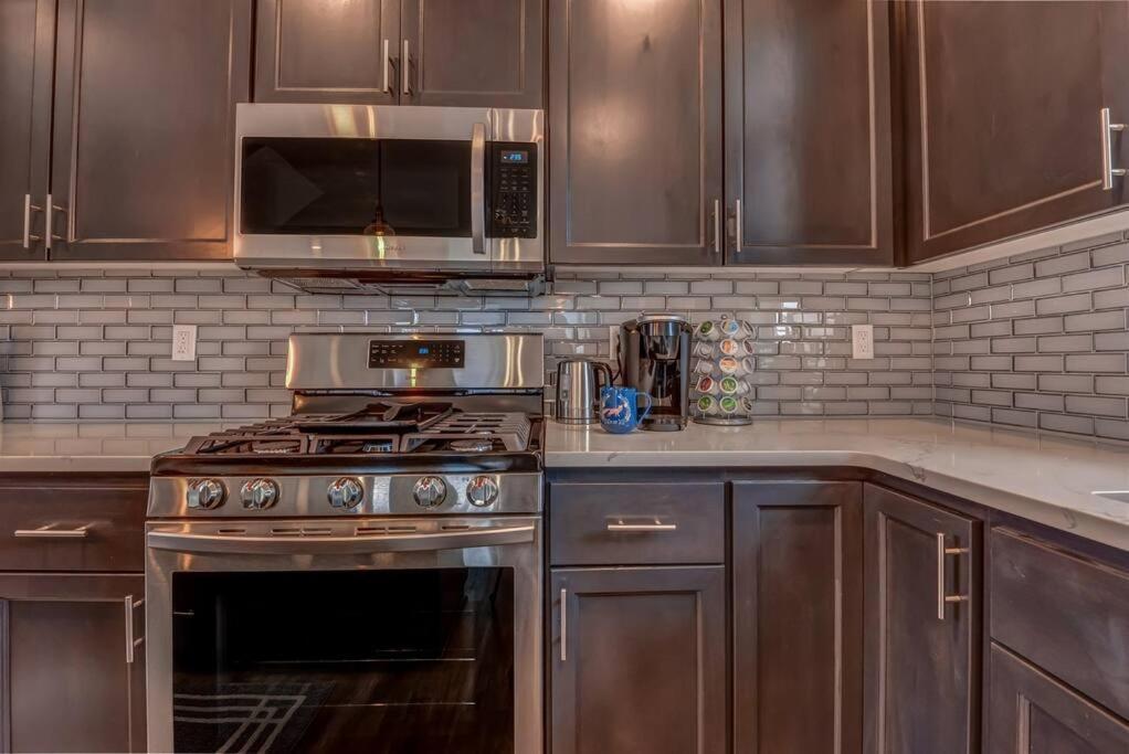 New Tri-Level Home With Ocean View And 3 En-Suite Bedrooms! Depoe Bay Exterior photo
