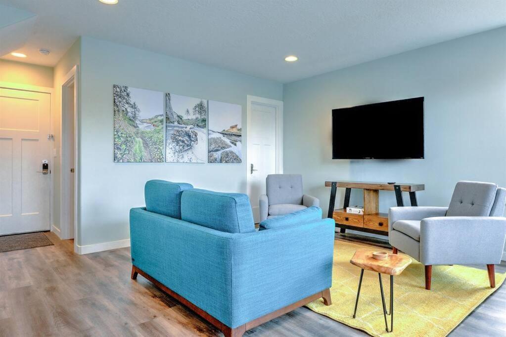 New Tri-Level Home With Ocean View And 3 En-Suite Bedrooms! Depoe Bay Exterior photo
