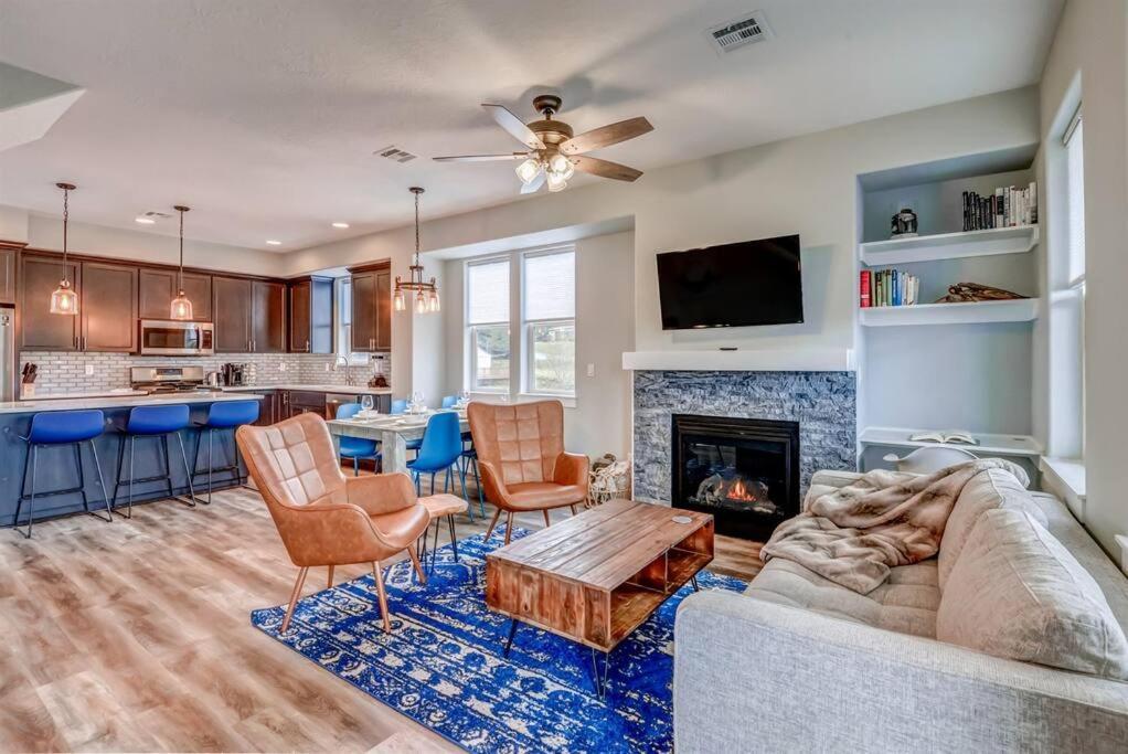 New Tri-Level Home With Ocean View And 3 En-Suite Bedrooms! Depoe Bay Exterior photo