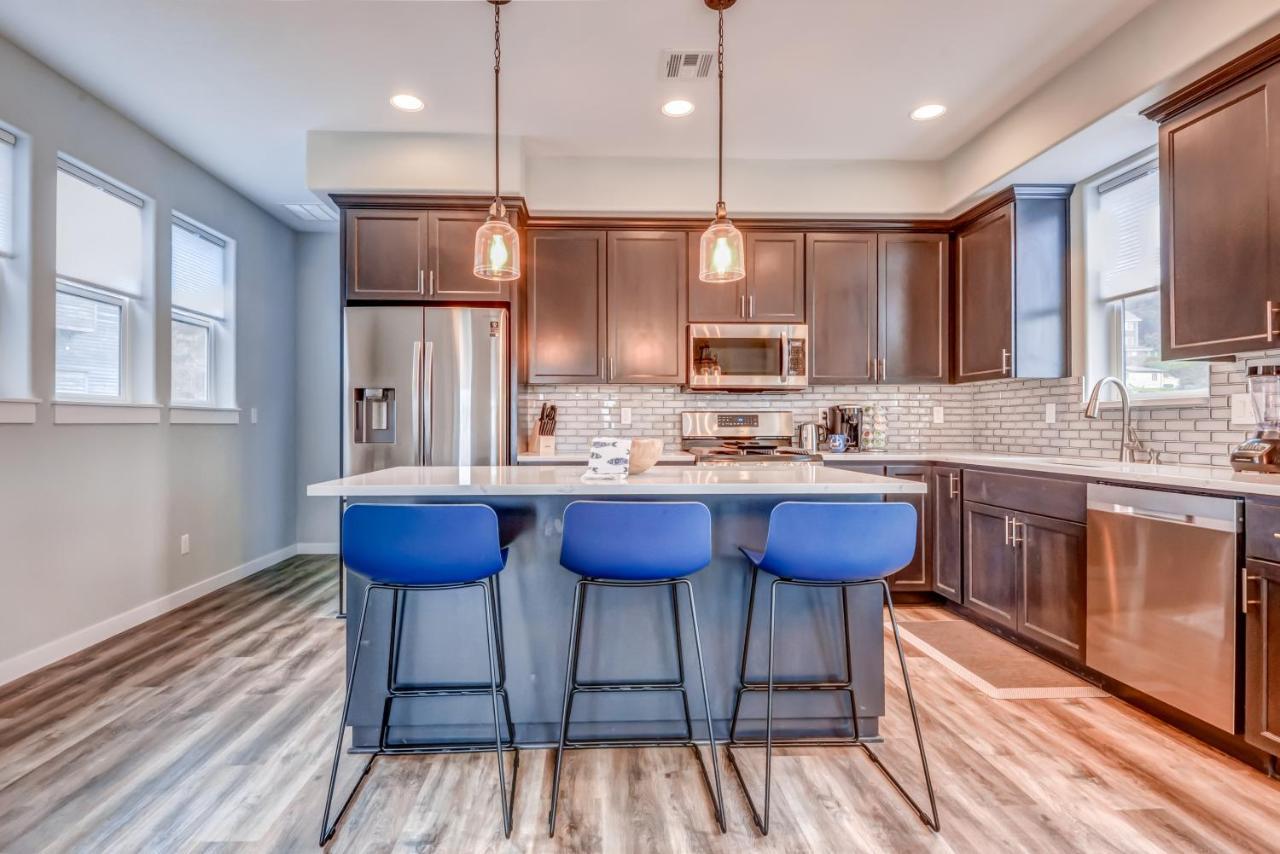 New Tri-Level Home With Ocean View And 3 En-Suite Bedrooms! Depoe Bay Exterior photo